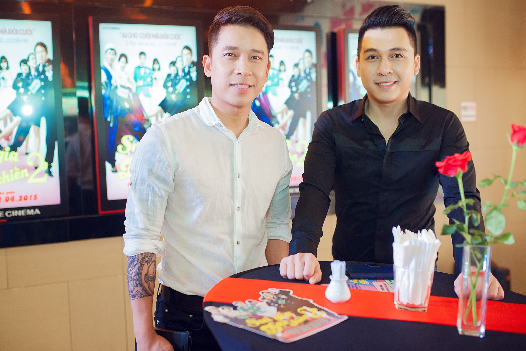 Le Hoang The Men khoe hinh xam ham ho o su kien hinh anh