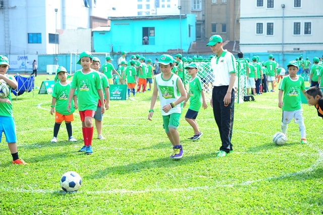 Hoang Anh toc xu tap da bong cung Cong Vinh hinh anh