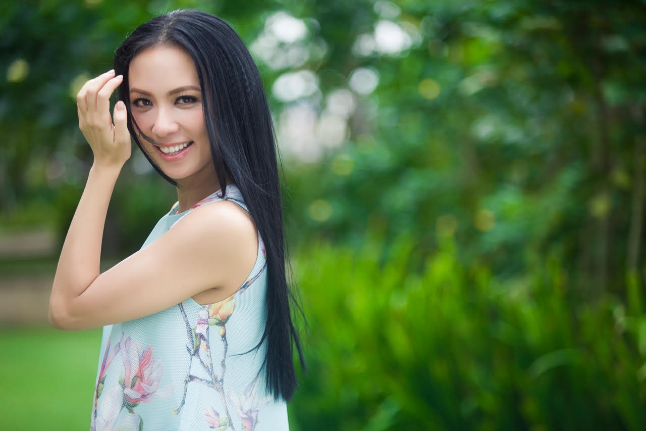 MC Viet kieu Huyen Ny goi cam va xinh tuoi trong nang he hinh anh