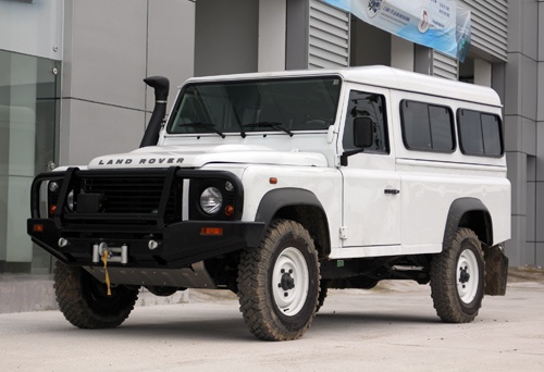 Anh thuc te Land Rover Defender 110 Hard Top o Viet Nam hinh anh