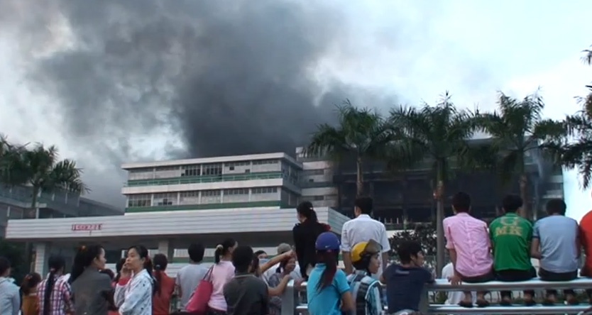 Clip cong ty giay Pou Yuen chim trong khoi lua hinh anh