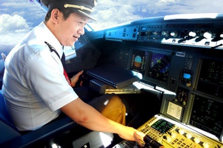 Mot minh sang My tu tuc hoc lai may bay hinh anh