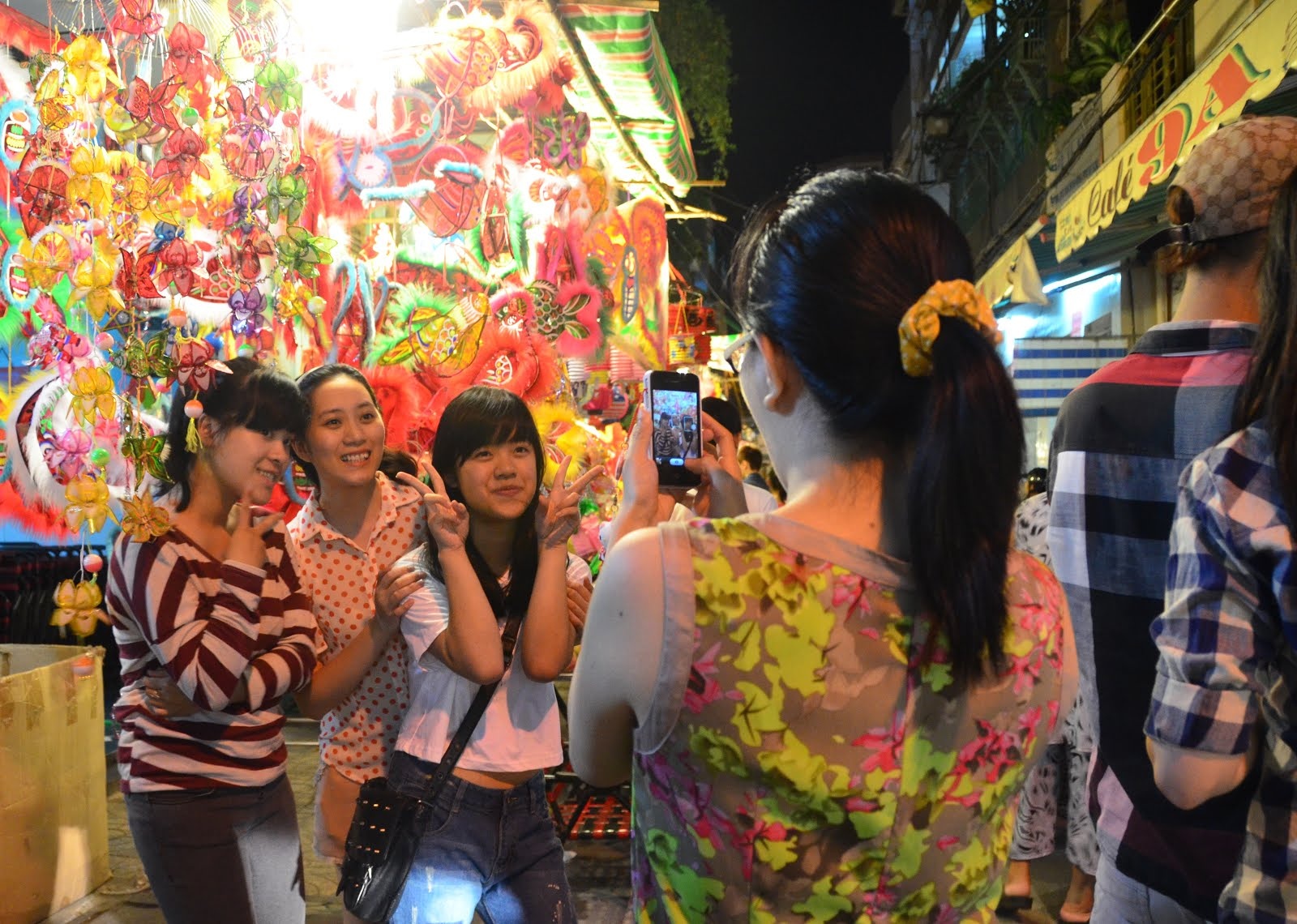 Den long Viet thang hang Trung Quoc o Sai Gon hinh anh