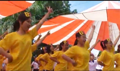 Hang ngan teen Sai thanh nhay tap the mung Quoc khanh hinh anh