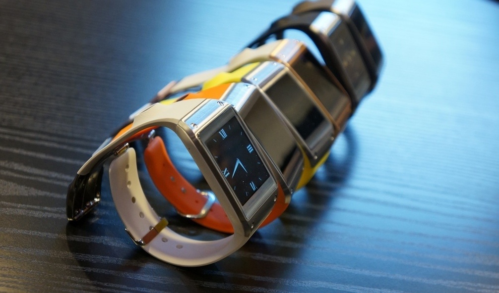 Dong ho thong minh Galaxy Gear bi che dat hinh anh