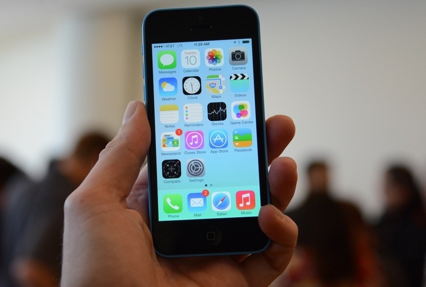 iPhone 5S gia khoang 18 trieu, 5C gia 15 trieu o VN hinh anh