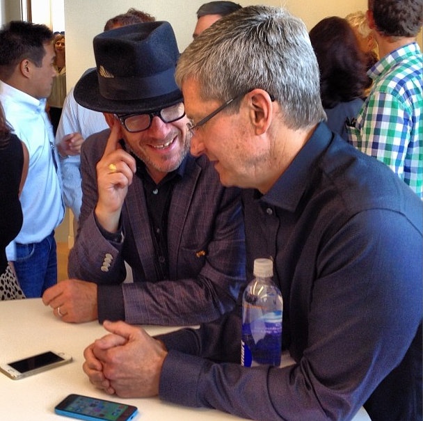 Buoi ra mat iPhone 5S qua Instagram cua cac khach moi hinh anh