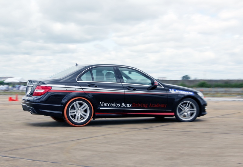 Trai nghiem 20 mau xe Mercedes tai Sai Gon hinh anh