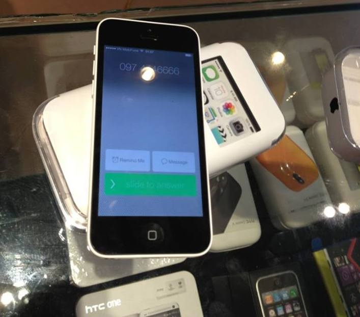 iPhone 5C da ve den Ha Noi voi gia 18 trieu dong hinh anh