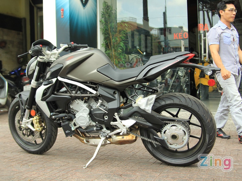 Anh thuc te MV Agusta Brutale 675 2013 o Sai Gon hinh anh