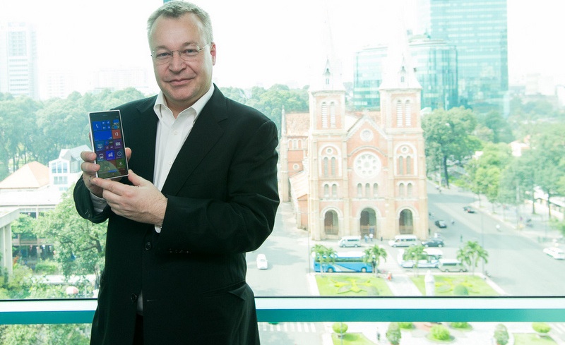 Lumia 1520 tren tay Pho chu tich Nokia tai VN hinh anh