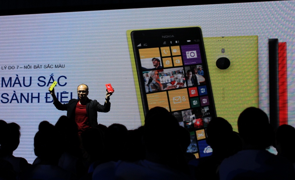 Nokia gui thong diep tro lai bang Lumia 1520 hinh anh