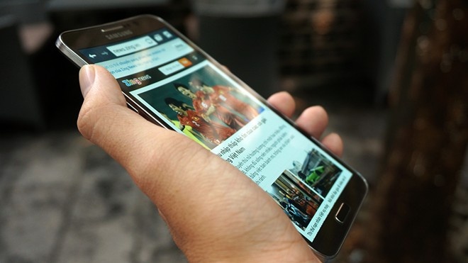 Tai sao Samsung va LG gioi thieu dien thoai cong? hinh anh