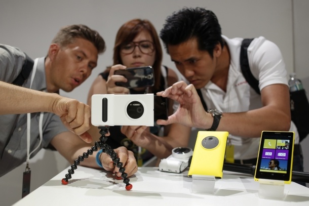 Windows Phone vuot mat iOS tai Y va tang manh o chau Au hinh anh