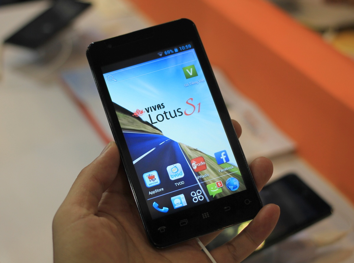 Hinh anh smartphone dau tien do VN san xuat hinh anh