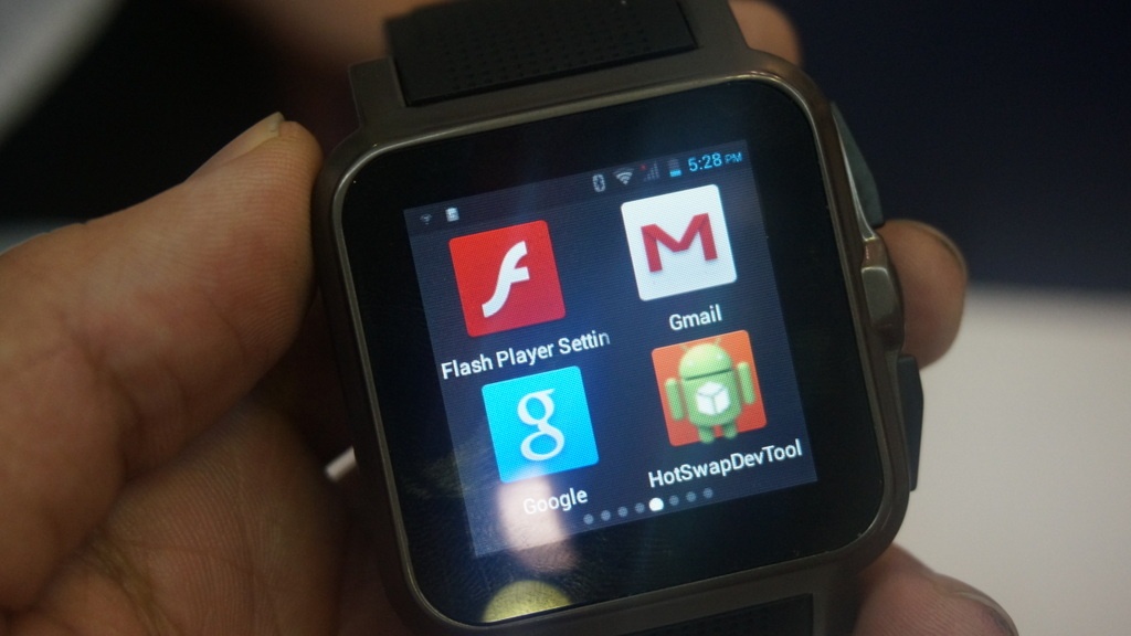 Clip smartphone va dong ho thong minh Trung Quoc tai VN hinh anh