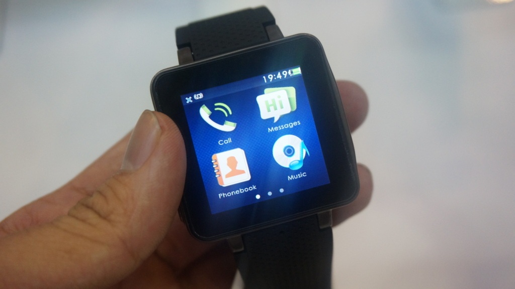 Dong ho thong minh Trung Quoc tai Vietnam Telecomp 2013 hinh anh