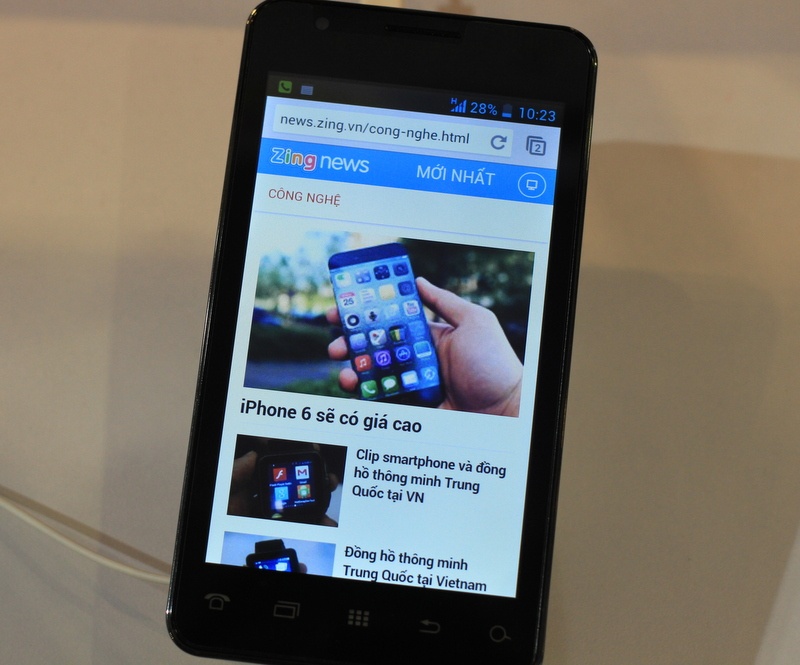 Smartphone dau tien san xuat tai VN co gi ben trong? hinh anh