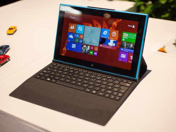 Nokia tung quang cao Lumia 2520 'dim hang' iPad Air hinh anh