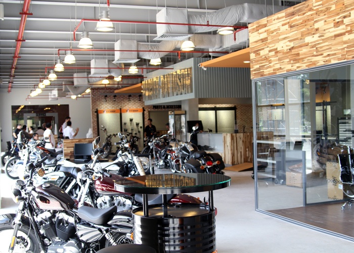 Ben trong cua hang Harley-Davidson dau tien tai Viet Nam hinh anh