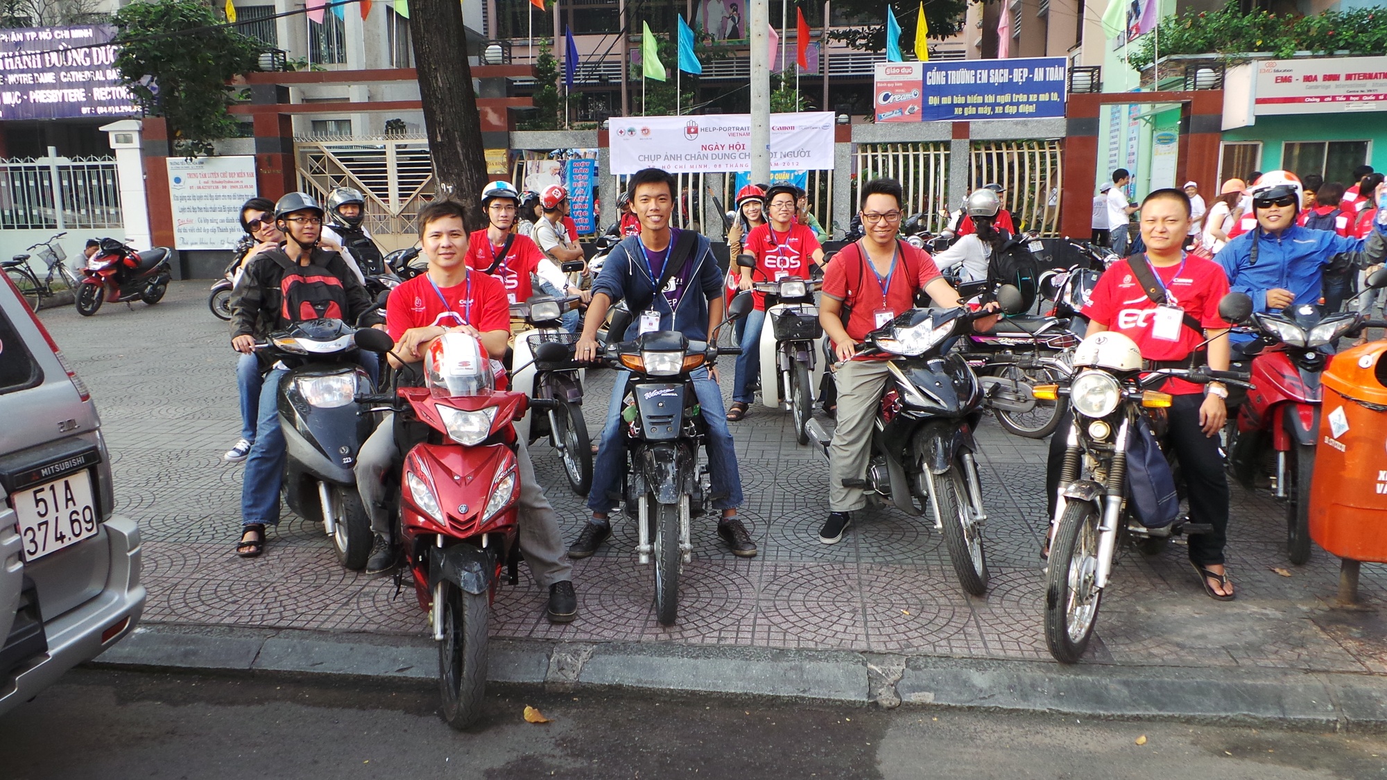 Ngay chup anh mien phi cho nguoi ngheo tai Viet Nam hinh anh