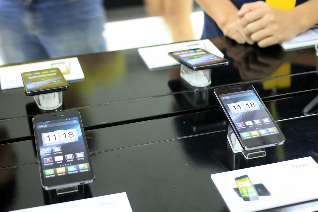 Smartphone thuong hieu Viet man hinh Full HD gia 6,5 trieu hinh anh