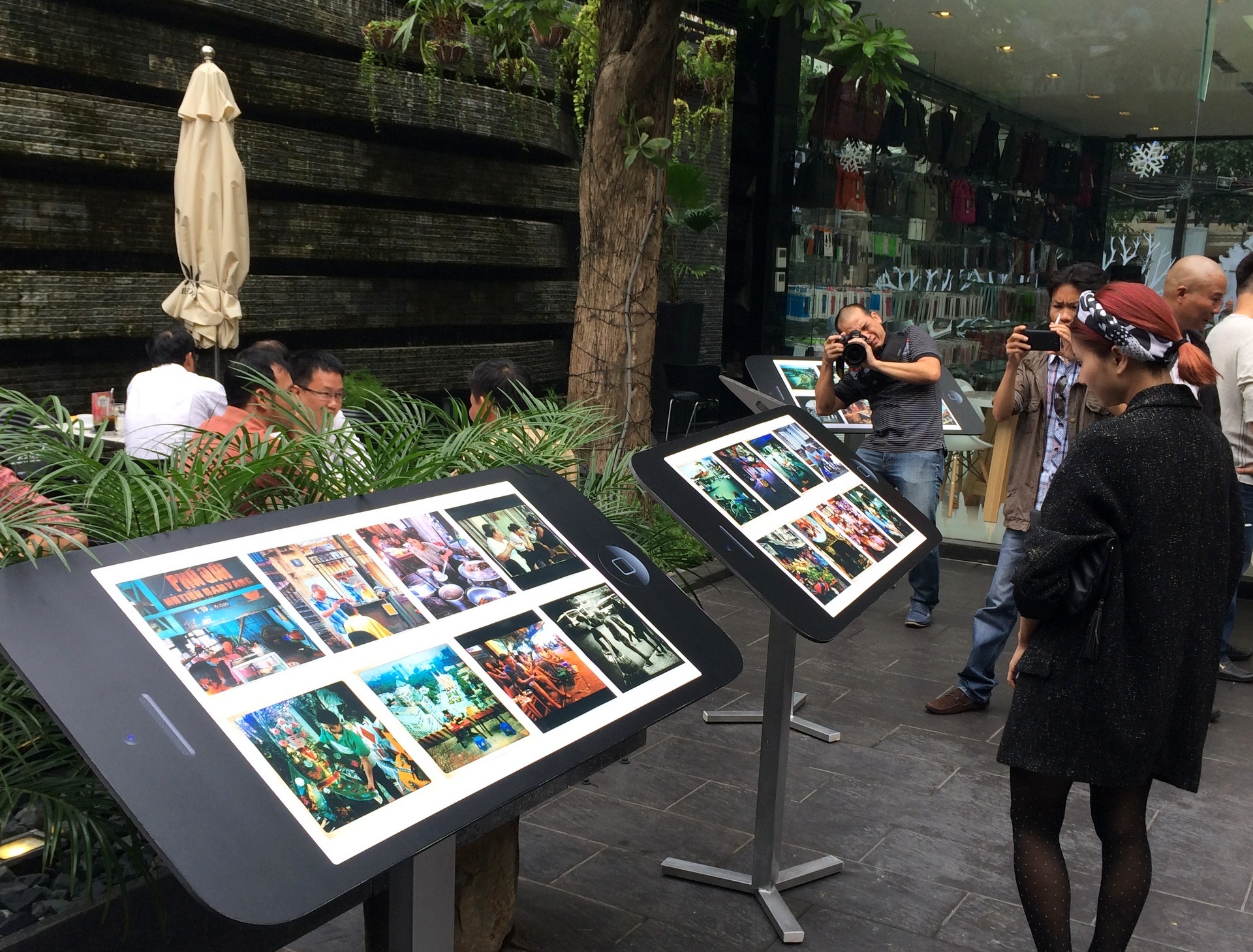 Trien lam anh chup bang iPhone dau tien tai VN hinh anh