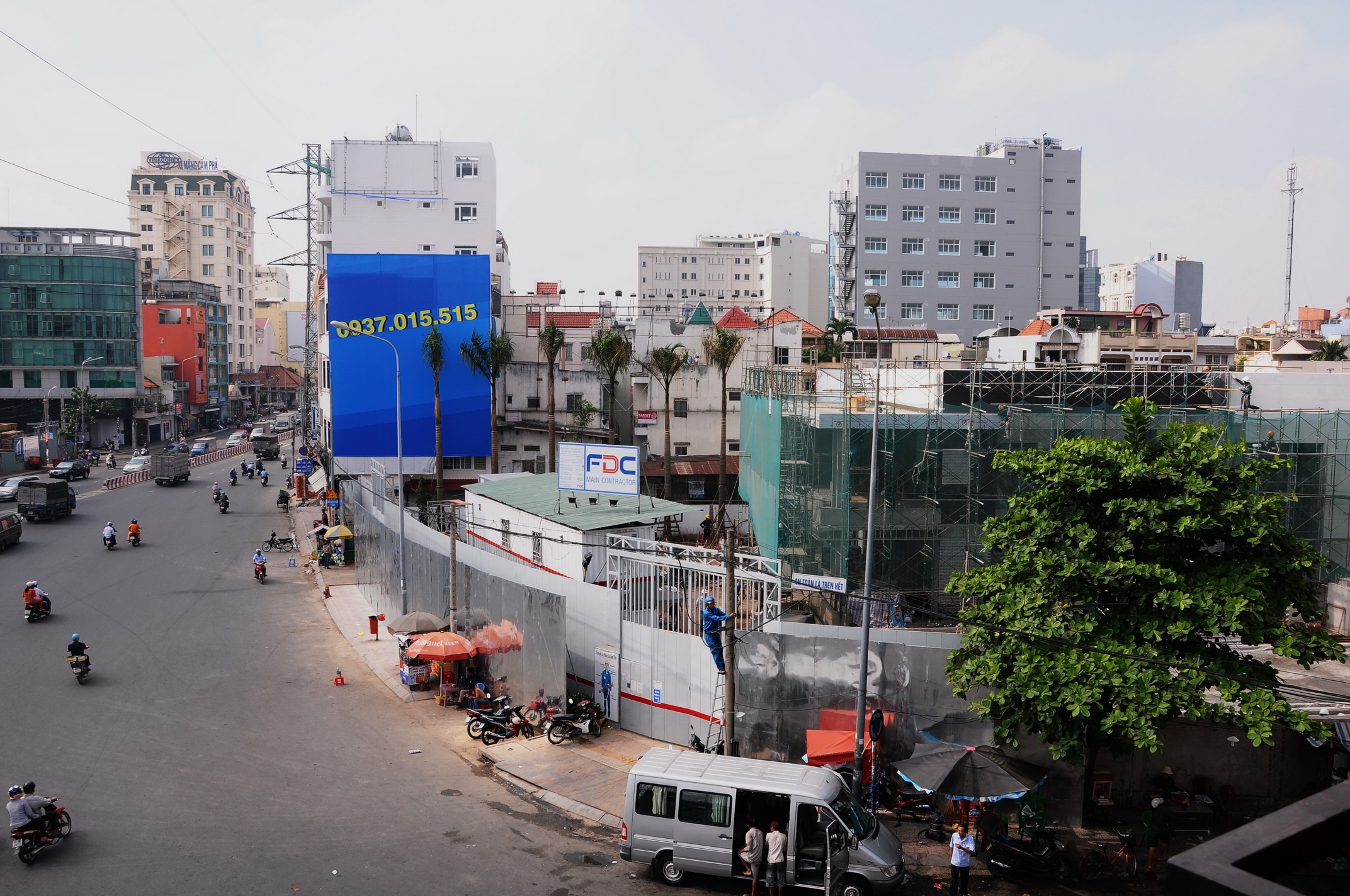 Cua hang McDonald’s dang hoan thien o cua ngo Sai Gon hinh anh