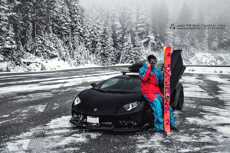 Lamborghini Aventador truot tuyet cho mua giang sinh hinh anh