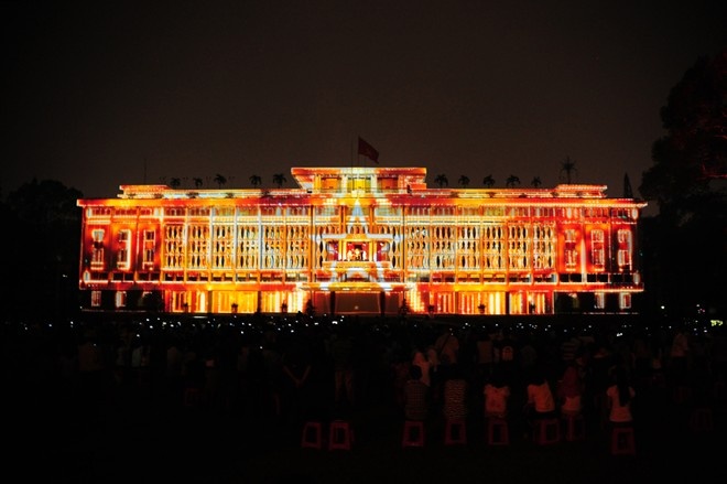 10 di dong pho thong ban chay va 3D Mapping hot nhat thang hinh anh