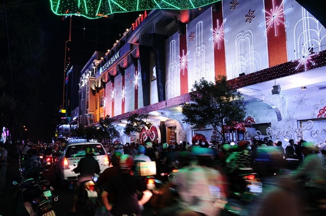 Trung tam Sai Gon ruc ro truoc them nam moi hinh anh