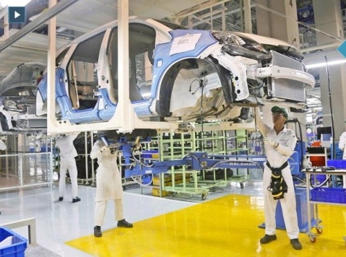 Xem day chuyen san xuat xe o to Honda bang gia SH hinh anh