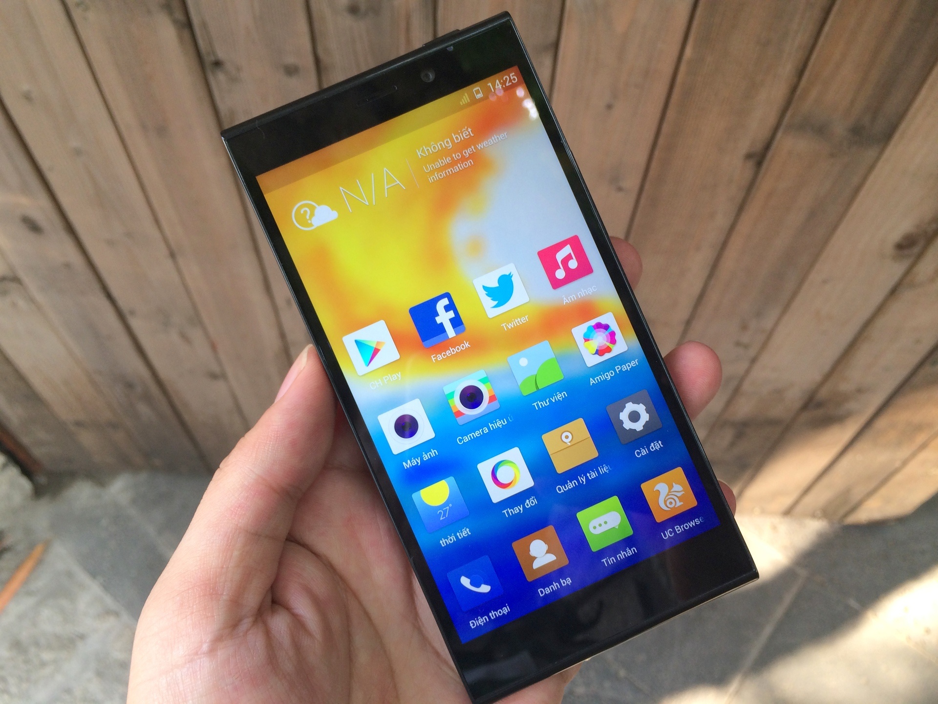 Doi thu cua Galaxy S5 sap den VN voi gia duoi 9 trieu hinh anh