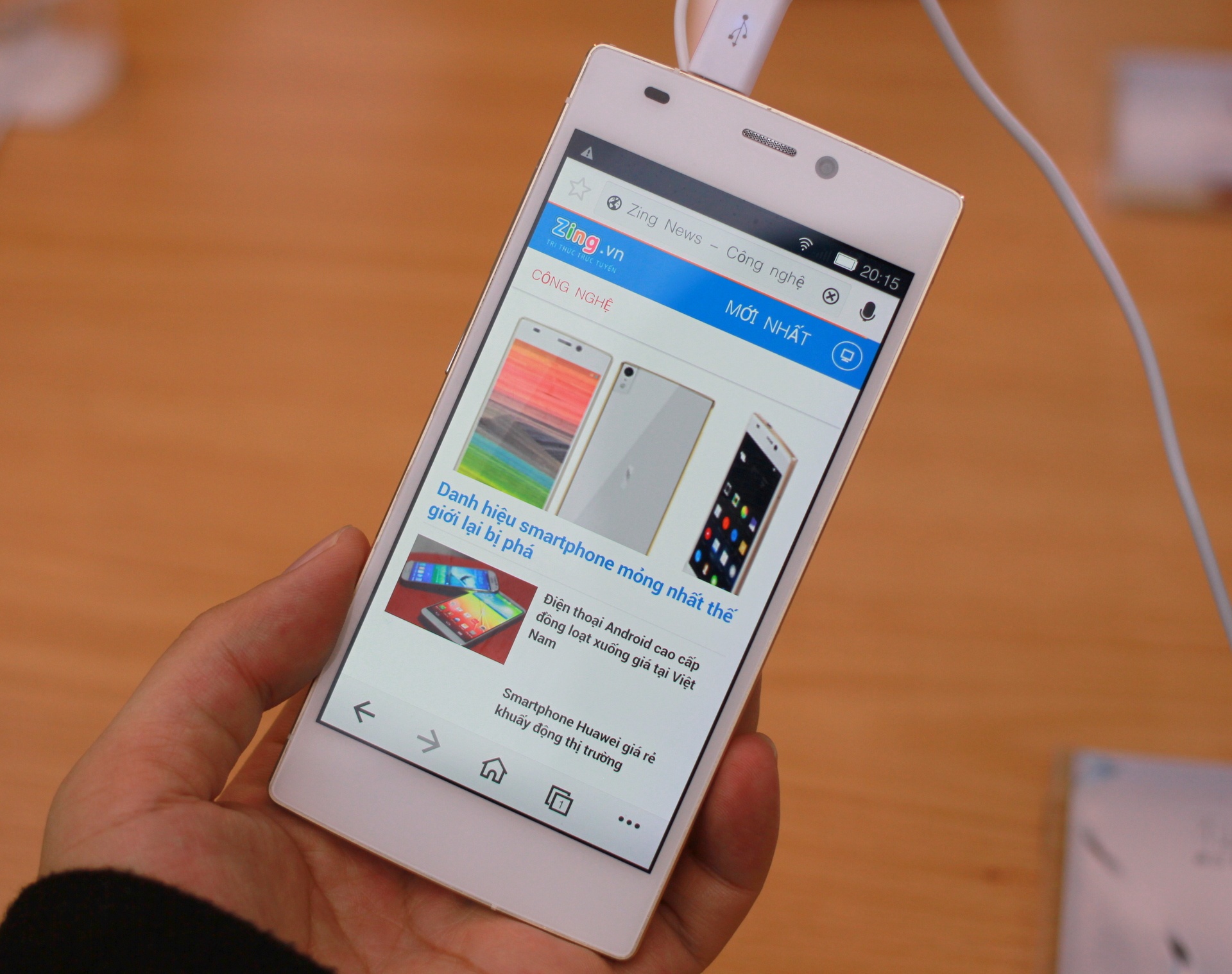 Anh thuc te smartphone mong nhat the gioi se ban tai VN hinh anh