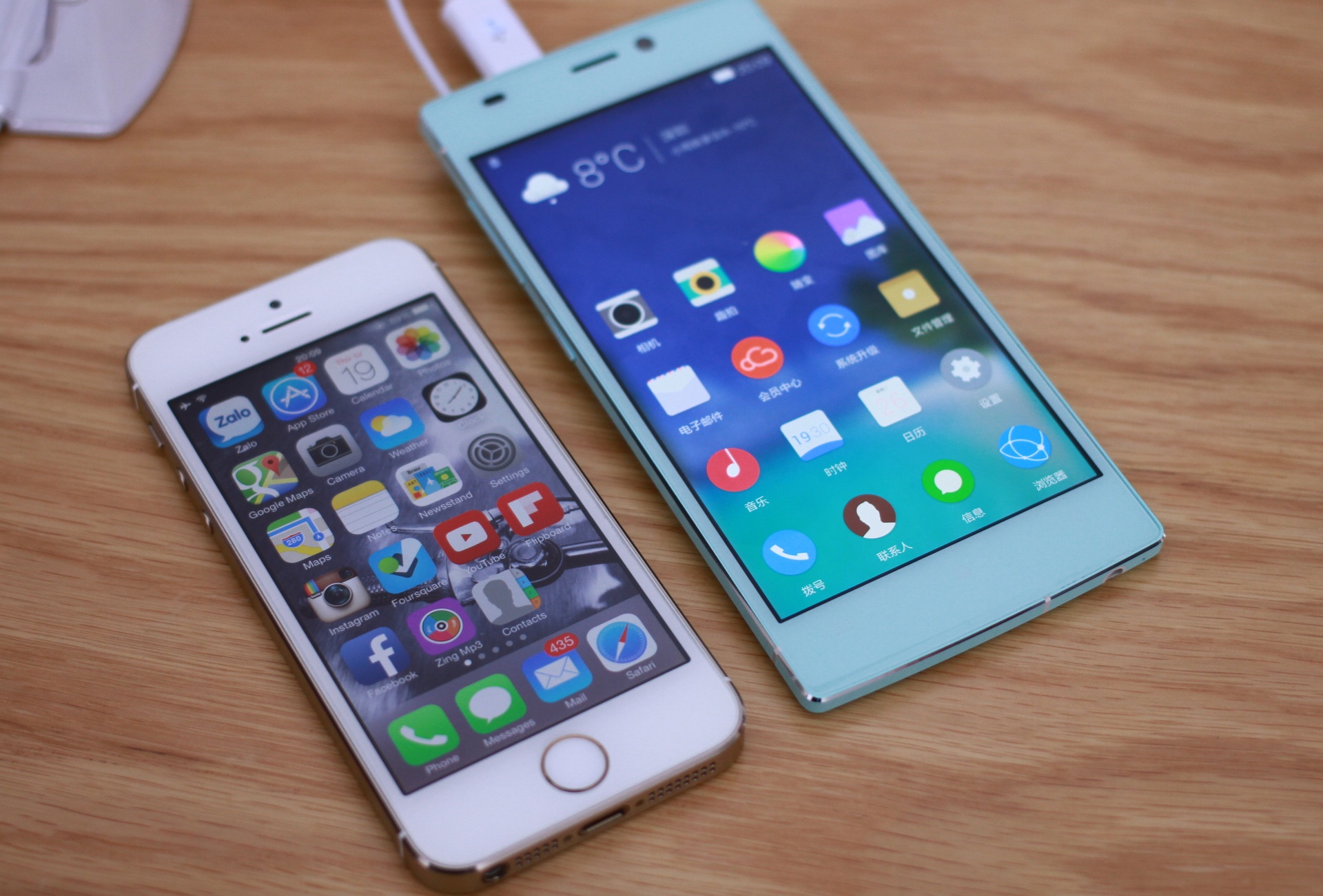 iPhone 5S do dang voi smartphone mong nhat the gioi hinh anh