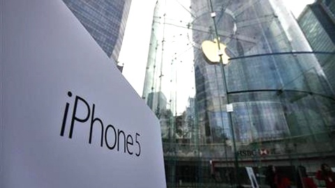 iPhone thau tom gan nua thi truong My hinh anh