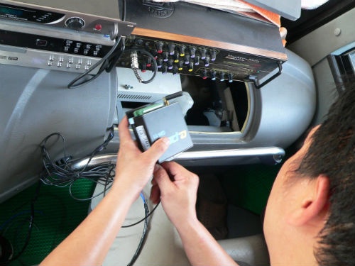 Bat dau giam sat oto qua hop den hinh anh