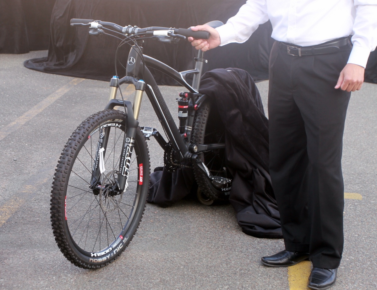 Mercedes-Benz ra mat xe dap gia 182 trieu tai Viet Nam hinh anh