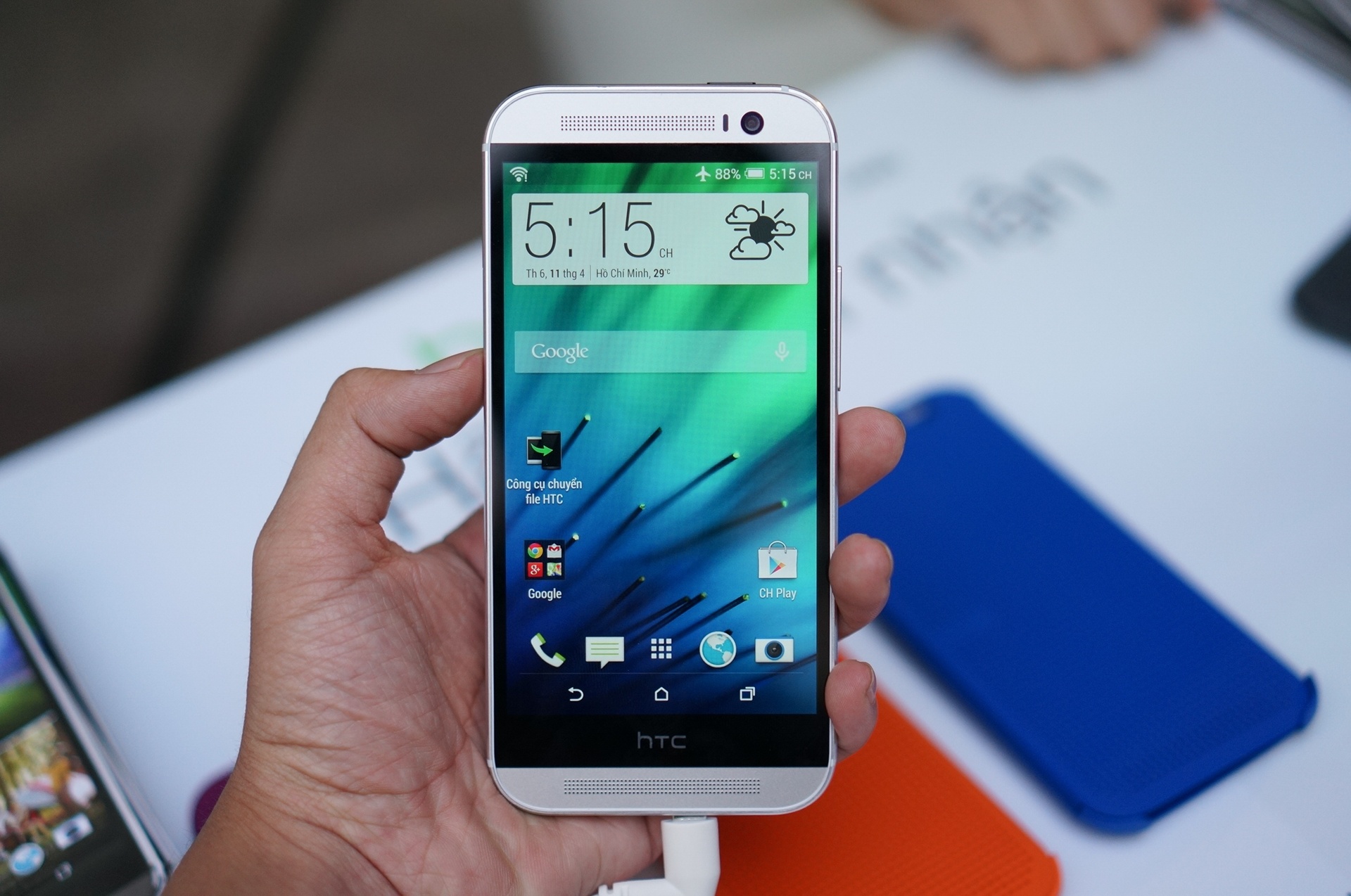 HTC One M8 chinh hang gia 16,8 trieu dong hinh anh