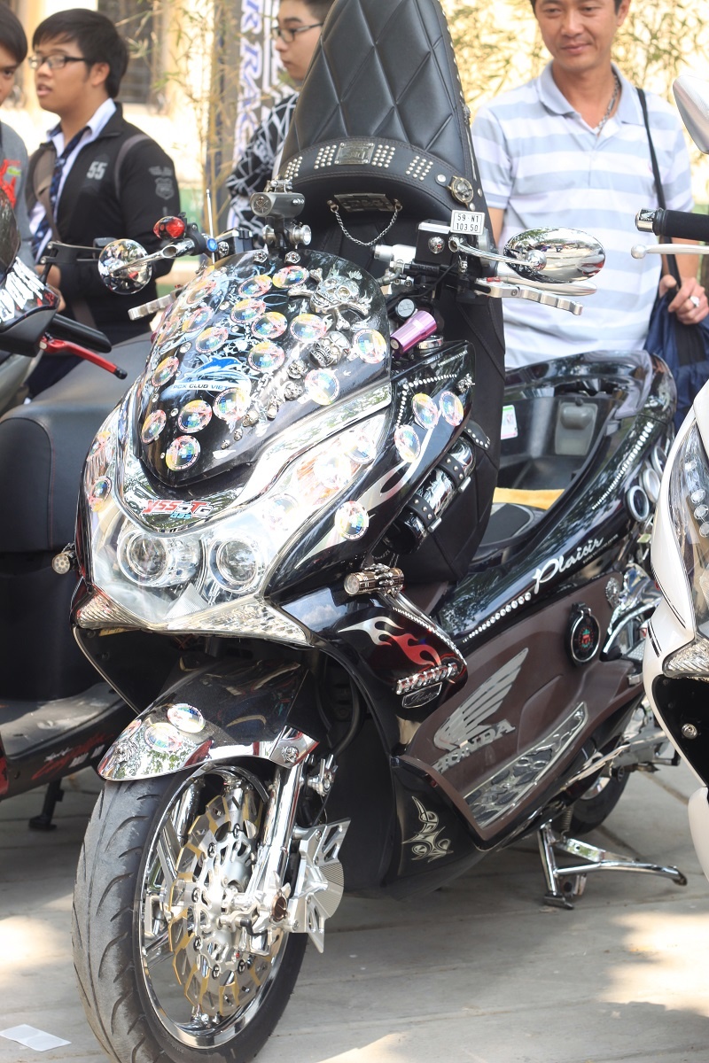 Honda PCX do dan am thanh 170 trieu dong o Sai Gon hinh anh