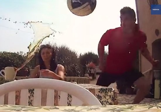 Một hình ảnh trong quảng cáo của Nokia Lumia 630.