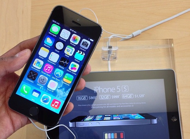 iPhone 5S 7 trieu va xep hang mua Galaxy S5 hot nhat tuan hinh anh