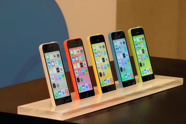 iPhone 5C gia re va iPhone 5S ban cham hot nhat tuan hinh anh