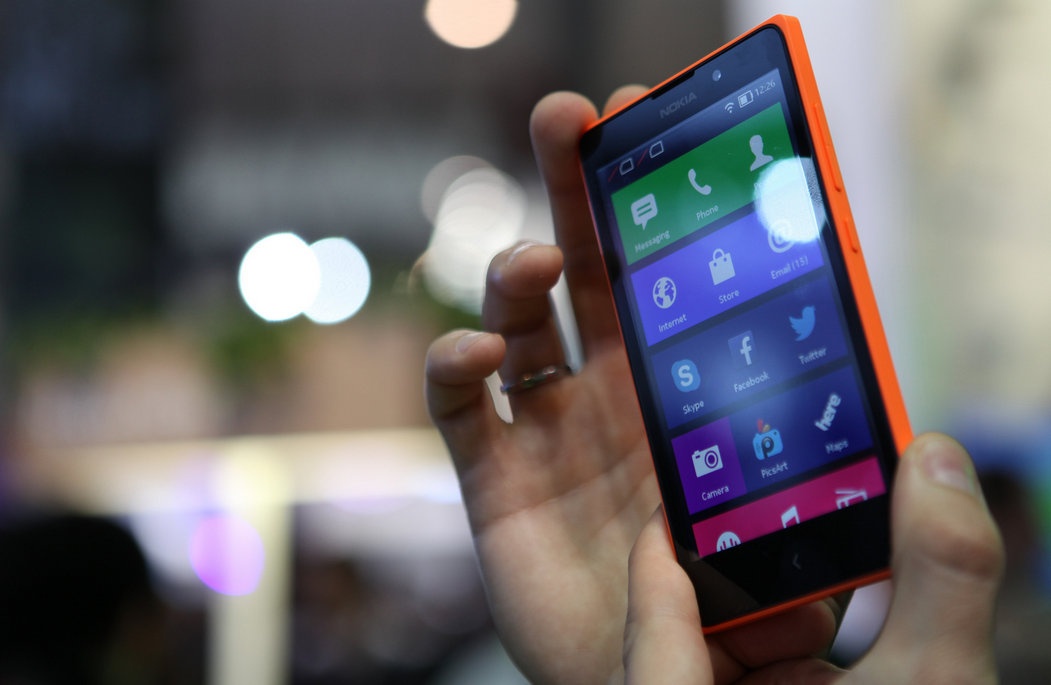 Smartphone gia thap o at ve Viet Nam hinh anh