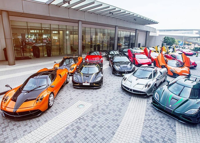 Có thể kế đến sự xuất hiện của những cái tên cực độc trong làng siêu xe thế giới như Koenigsegg Hundra, Pagani Zonda Cinque, Pagani Huayra hay Koenigsegg Agera R.