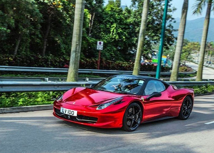 Dù vậy, những siêu xe như Ferrari 458 Speciale, Lamborghini Murcielago LP670-4 Super Veloce, Ferrari F12 Berlinetta, Lamborghini Aventador, McLaren MP4-12C, McLaren 650S... vẫn khiến người xem phải ngưỡng mộ, thèm thuồng.