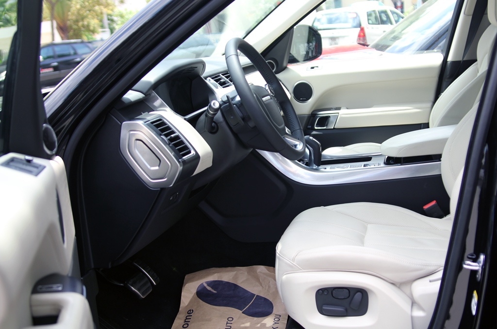 Ngoài ra, xe còn được trang bị hệ thống treo khí nén tiêu chuẩn với khả năng tùy biến theo từng điều kiện hoạt động khác nhau.