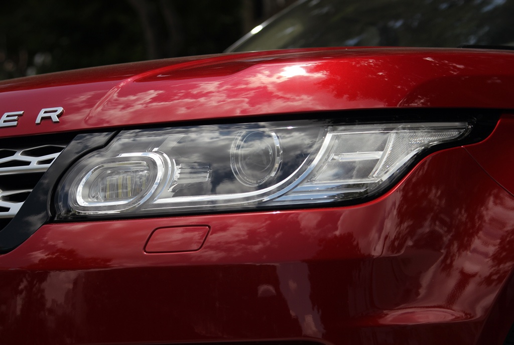 Range Rover Sport có thiết kế ngoại thất cơ bắp, mạnh mẽ và hầm hố. 