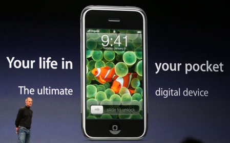 Toan canh su kien ra mat iPhone nam 2007 hinh anh