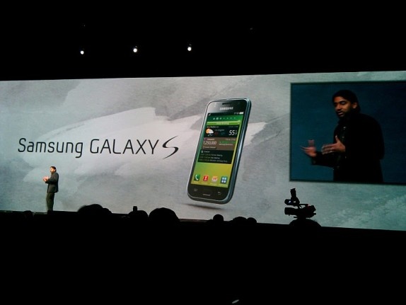 Chiếc Galaxy S đầu tiên của Samsung ra đời năm 2010. Ảnh: Fonearena.